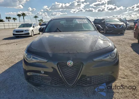 2019 Alfa Romeo Giulia z USA, uszkodzony, nr VIN ZARFAMAN4K7622772